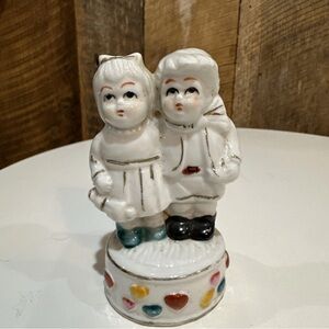 Vintage MCM Boy And Girl Porcelain Figurine 4” White Gold With Hearts